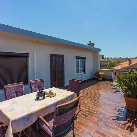 Komfortables Nur 250 Meter Zum Sandstrand Mit Privater Dachterrasse Und Meerblick
