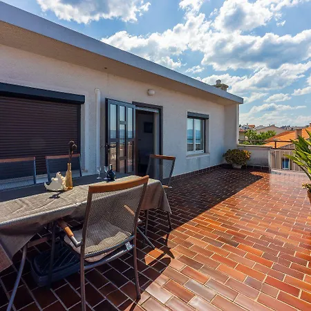 Komfortables Nur 250 Meter Zum Sandstrand Mit Privater Dachterrasse Und Meerblick * Crikvenica