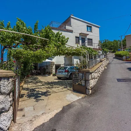 Komfortables Nur 250 Meter Zum Sandstrand Mit Privater Dachterrasse Und Meerblick * Crikvenica