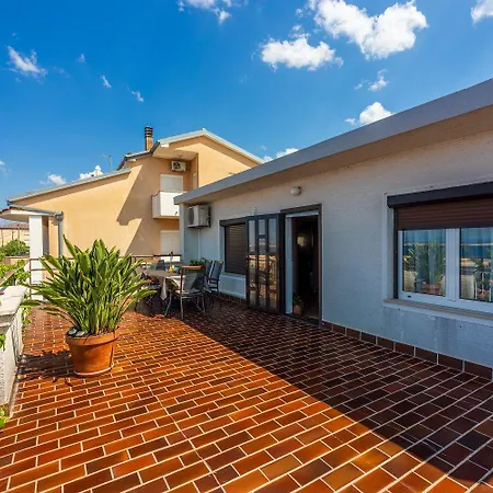 Komfortables Nur 250 Meter Zum Sandstrand Mit Privater Dachterrasse Und Meerblick