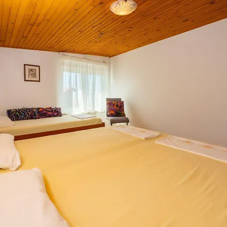 Komfortables Nur 250 Meter Zum Sandstrand Mit Privater Dachterrasse Und Meerblick * Crikvenica
