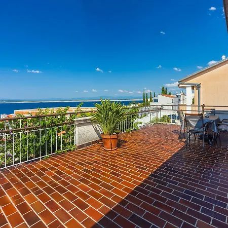 Komfortables Nur 250 Meter Zum Sandstrand Mit Privater Dachterrasse Und Meerblick * Crikvenica