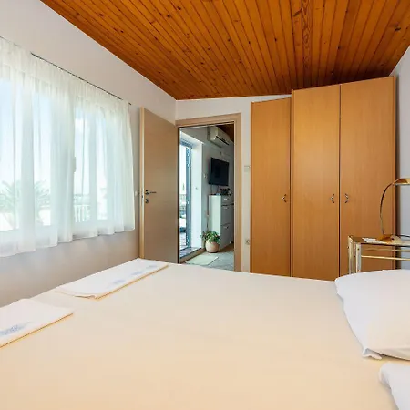 Komfortables Nur 250 Meter Zum Sandstrand Mit Privater Dachterrasse Und Meerblick * Crikvenica